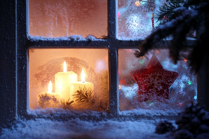 Fenster weihnachtlich geschmückt