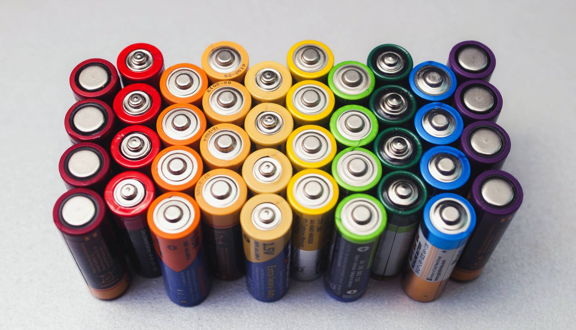 Aufgestellte Batterien 